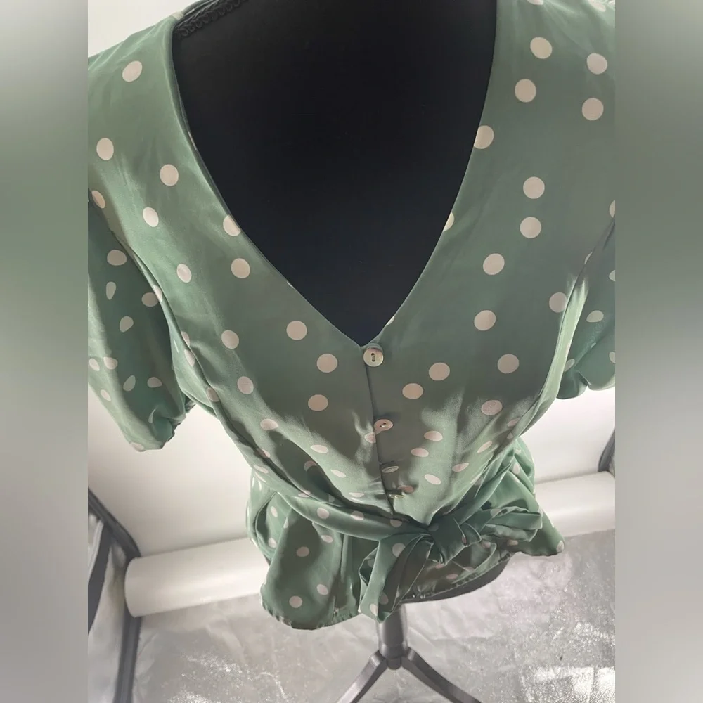 Puffed sleeve polka dot top - Picture 2 of 7
